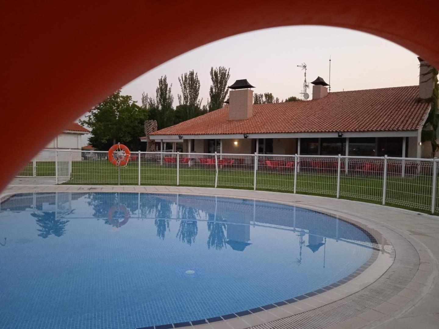 Albergue Zaragoza Camping Екстер'єр фото