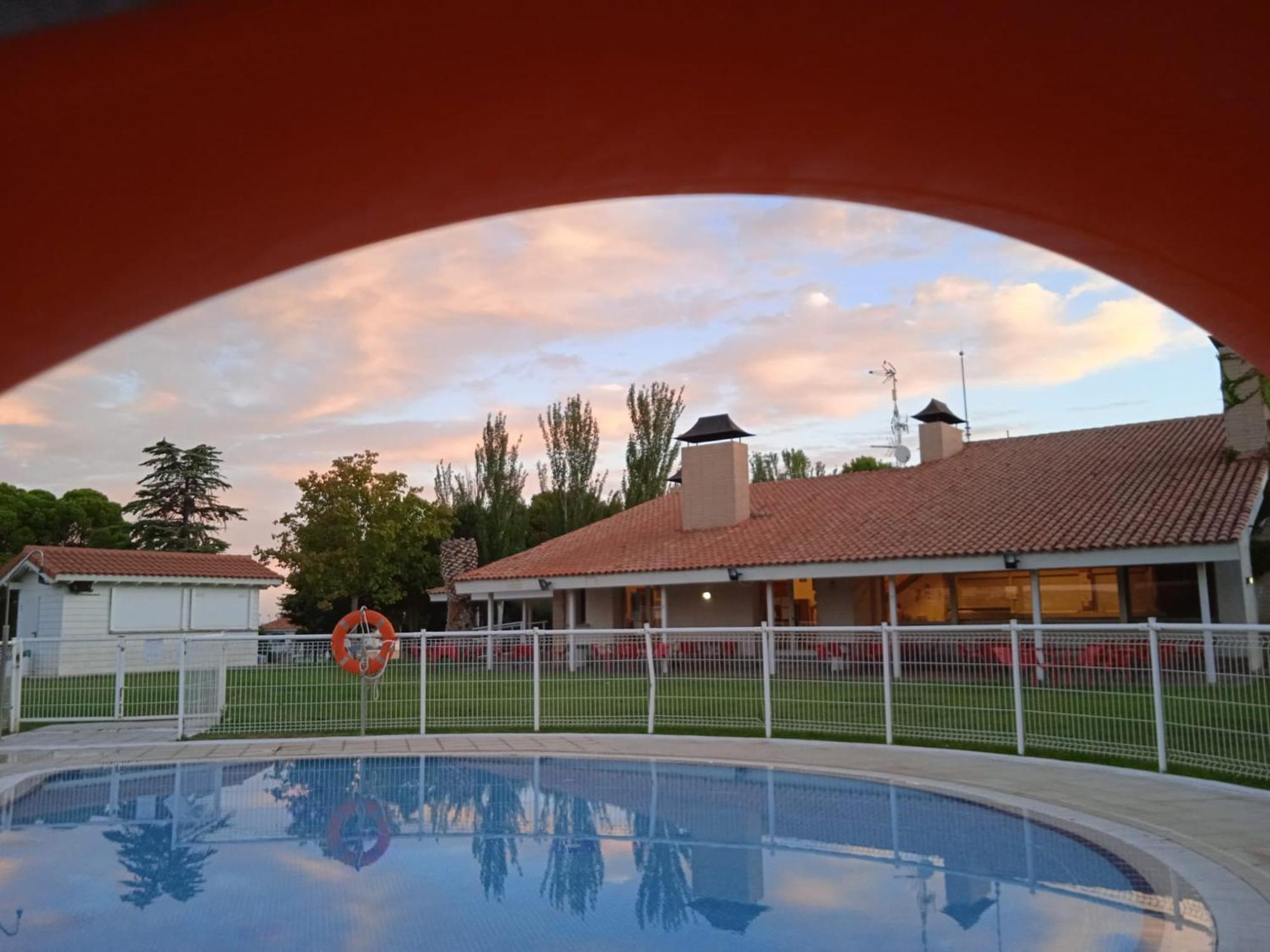 Albergue Zaragoza Camping Екстер'єр фото