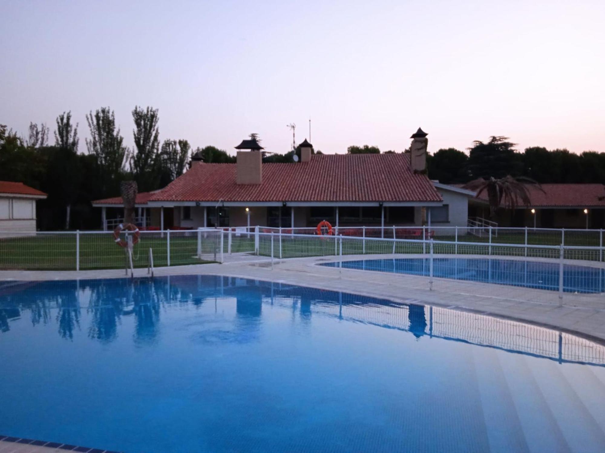 Albergue Zaragoza Camping Екстер'єр фото