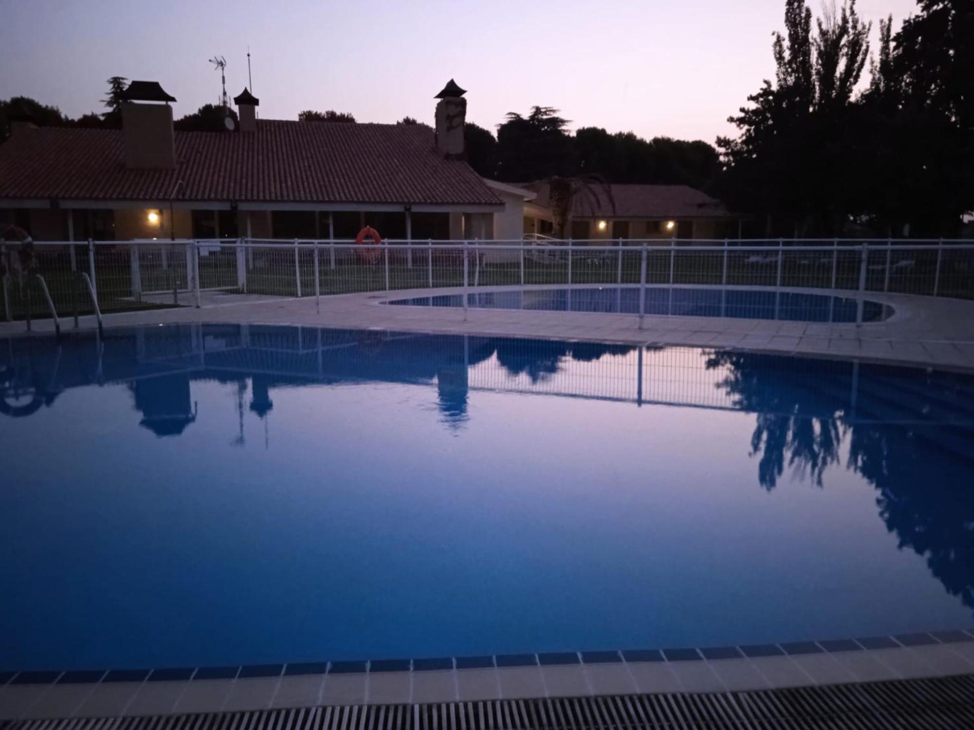 Albergue Zaragoza Camping Екстер'єр фото
