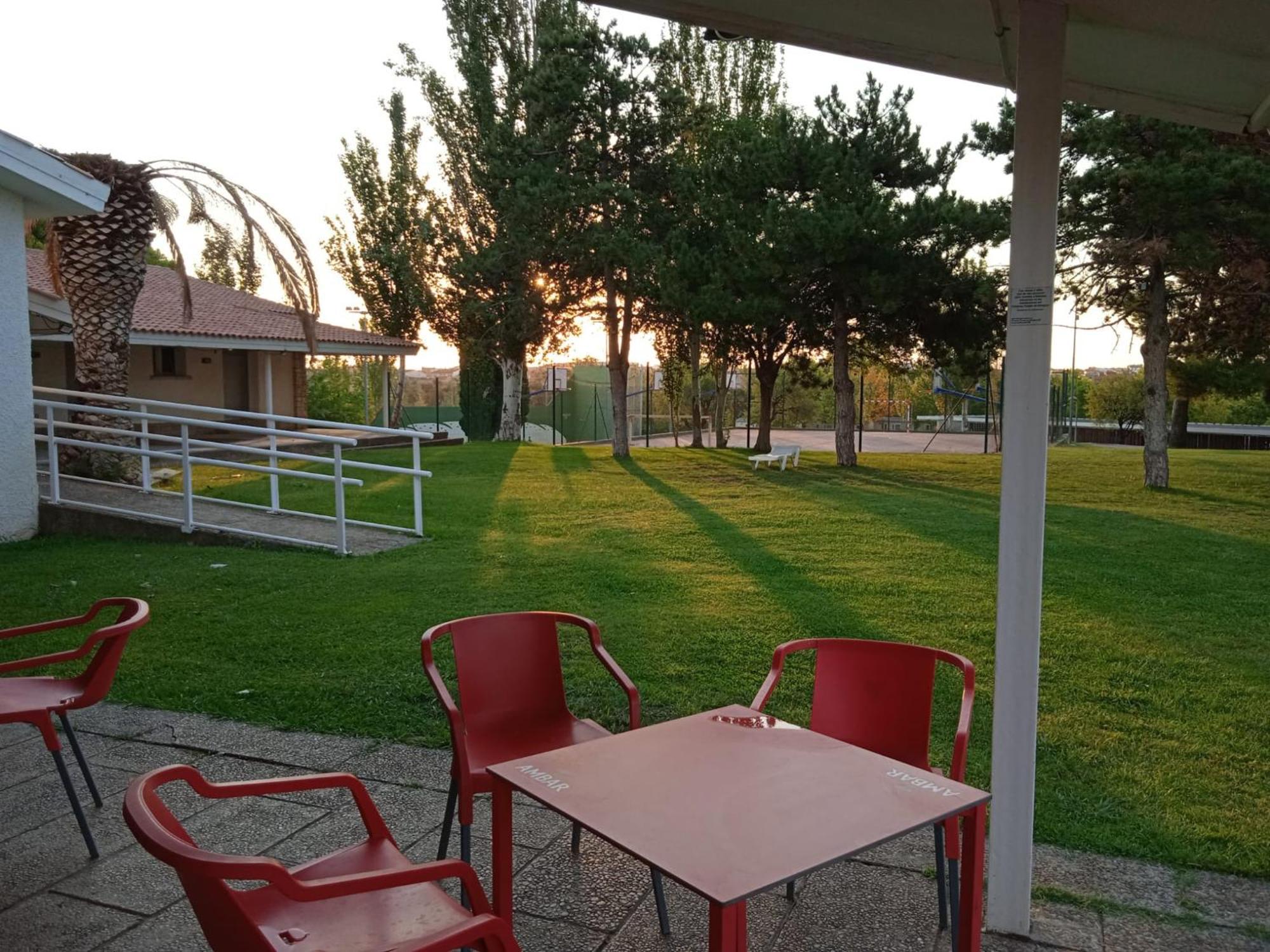 Albergue Zaragoza Camping Екстер'єр фото
