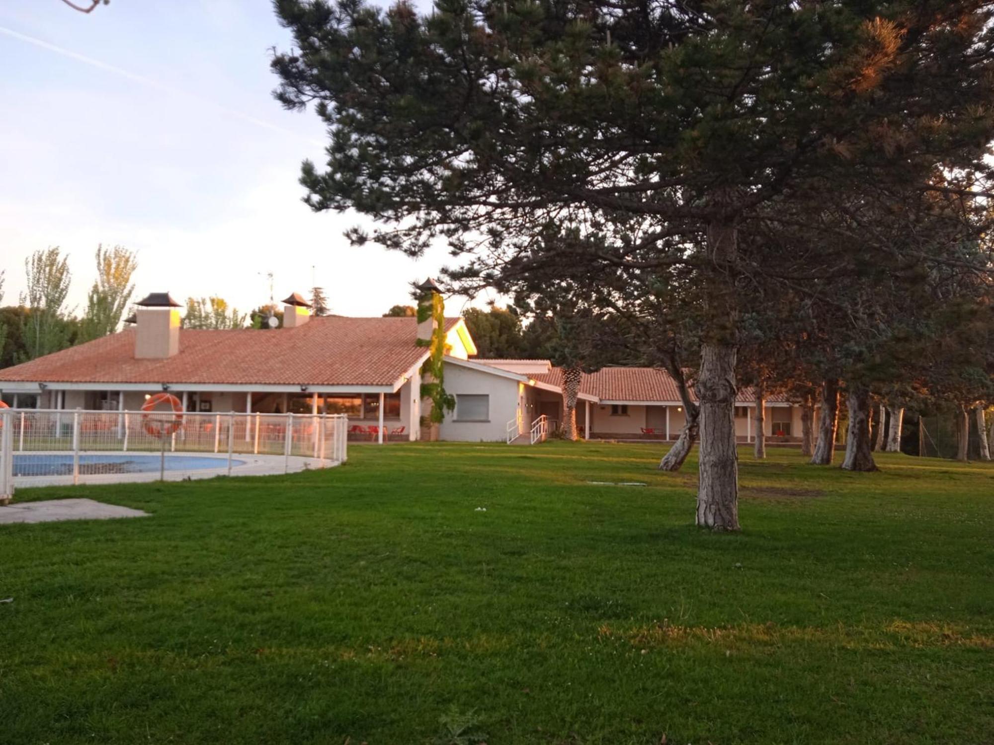 Albergue Zaragoza Camping Екстер'єр фото