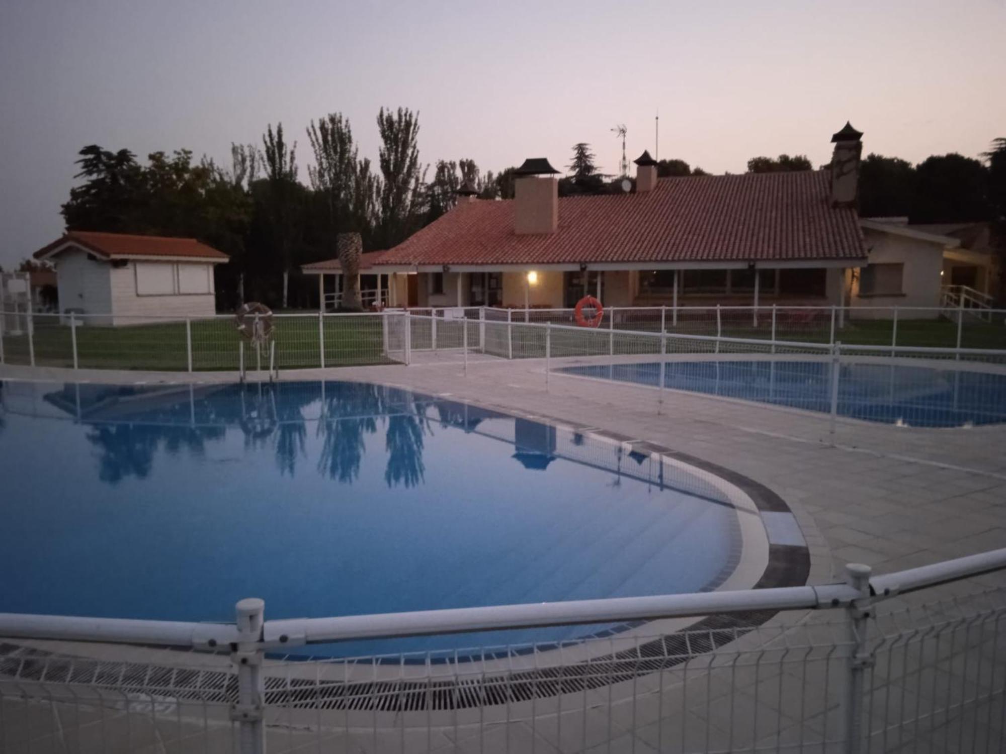 Albergue Zaragoza Camping Екстер'єр фото